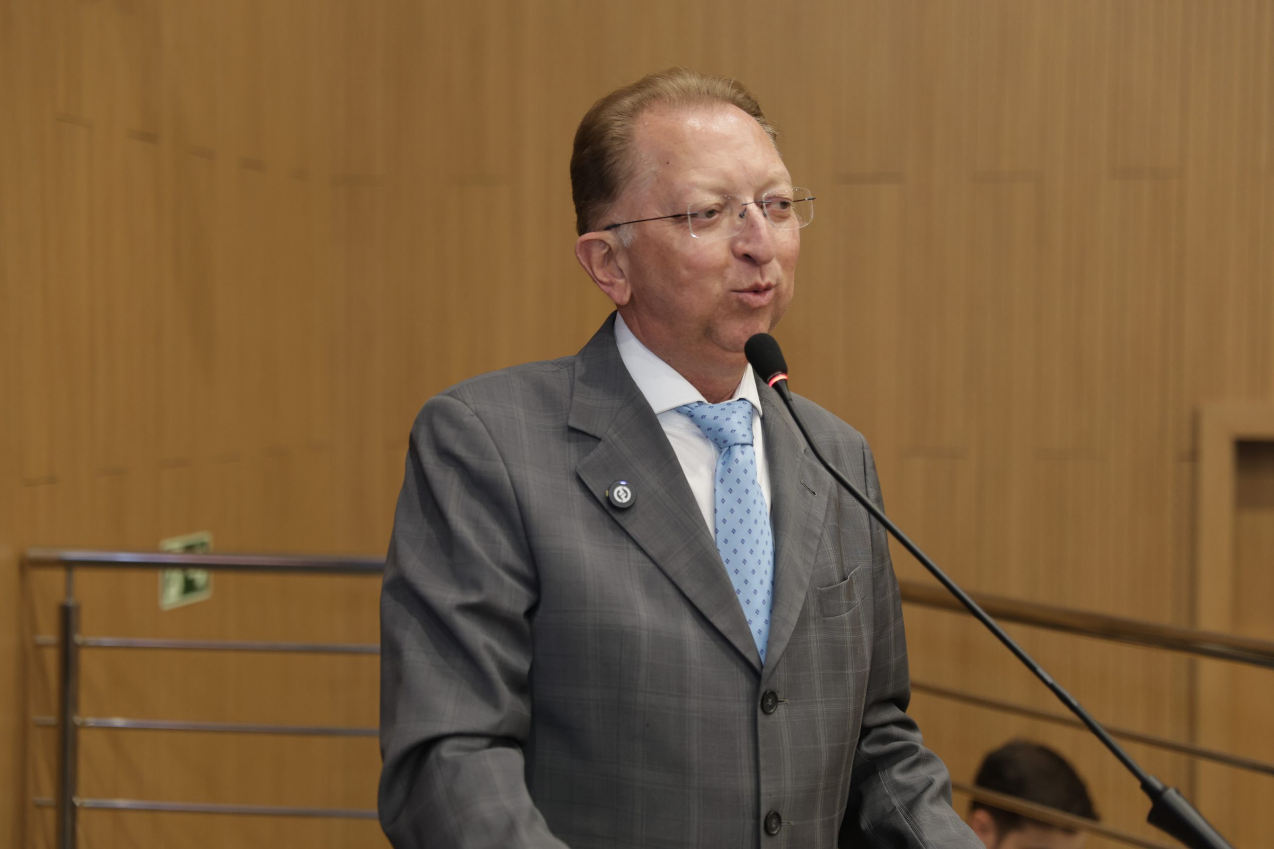Joao Campos em pronunciamento